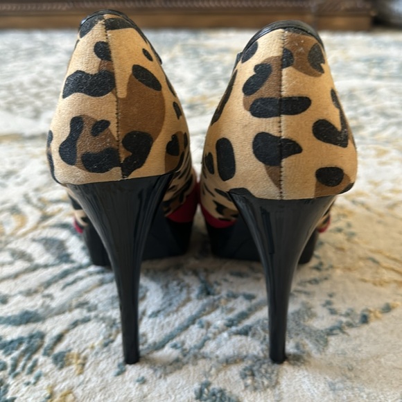 Leopard, red and patent leather. Size 8 - Picture 2 of 8